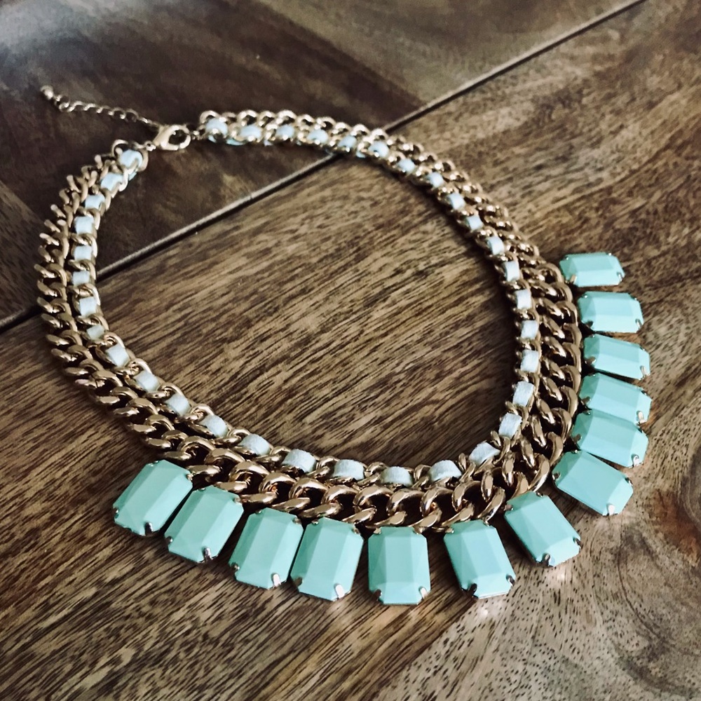Forever 21 gold chainlink collar necklace in mint